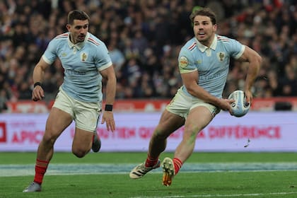 El mago Antoine Dupont, la usina de creatividad de Francia, bicampeón del Seis Naciones