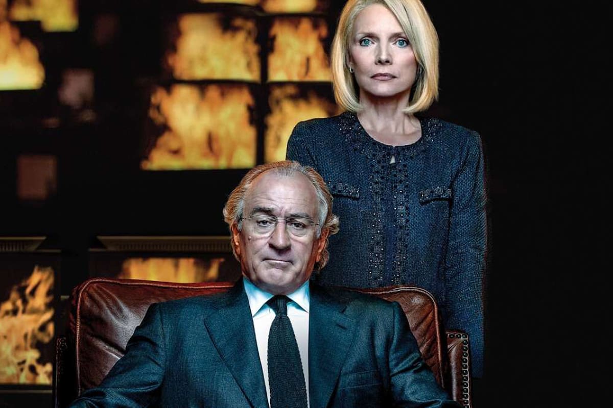 El mago de las mentiras (The Wizard of Lies) está inspirada en el libro de la periodista Diana Blackmon Henriques; retrata a Bernie Madoff y su estafa piramidal