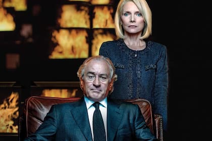 El mago de las mentiras (The Wizard of Lies) está inspirada en el libro de la periodista Diana Blackmon Henriques; retrata a Bernie Madoff y su estafa piramidal