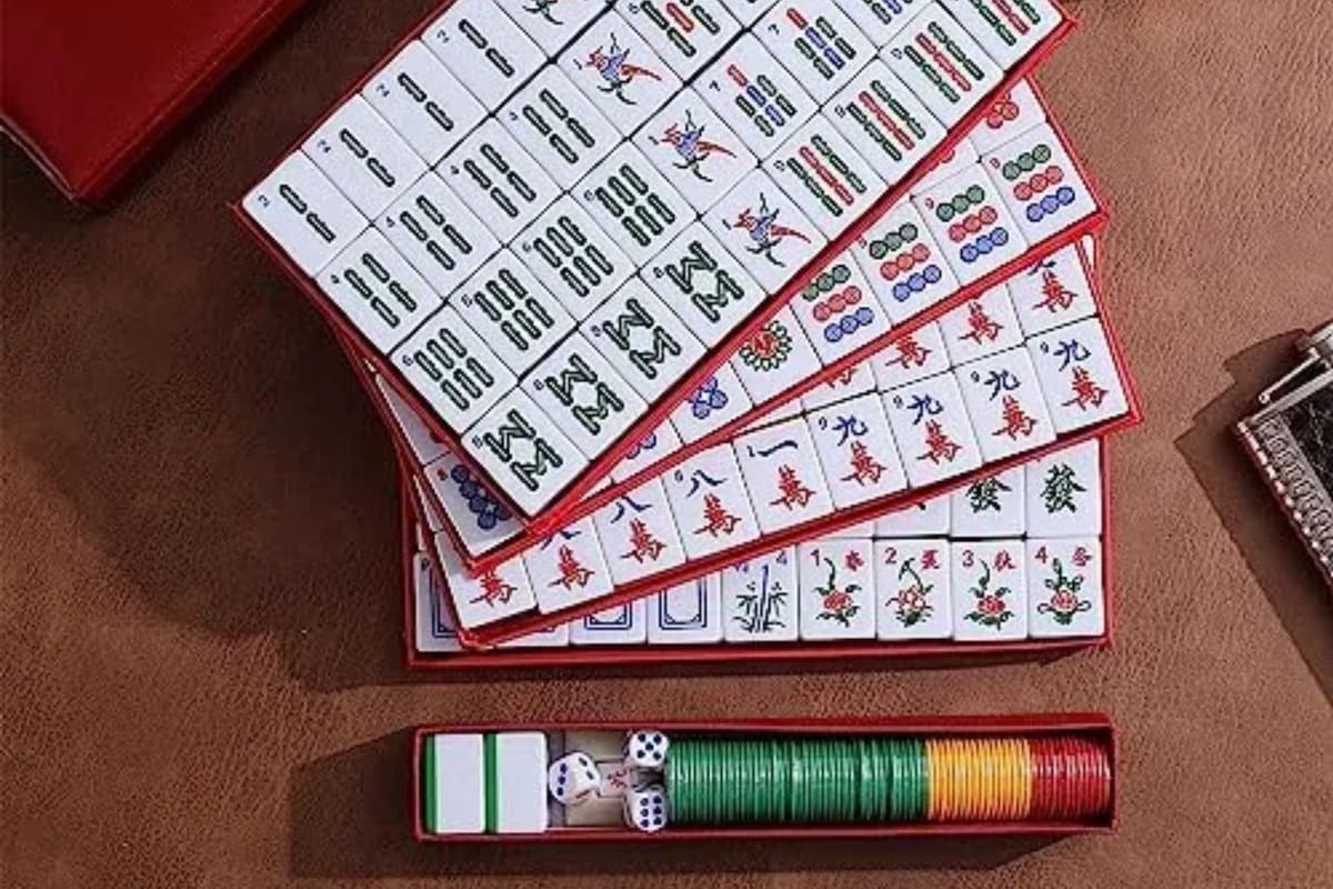 El mahjong es un juego de mesa de origen chino, exportado al resto del mundo y particularmente a occidente a partir de los años 1920