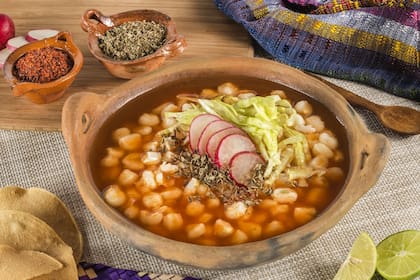 El maíz es uno de los ingredientes principales del pozole que se ha mantenido desde tiempos prehispánicos