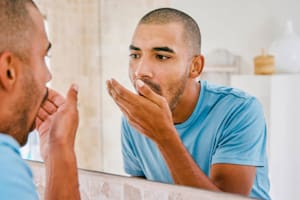 El mal aliento puede significar la presencia de bacterias en nuestra boca, cómo hacer para deshacerse de él en simples pasos