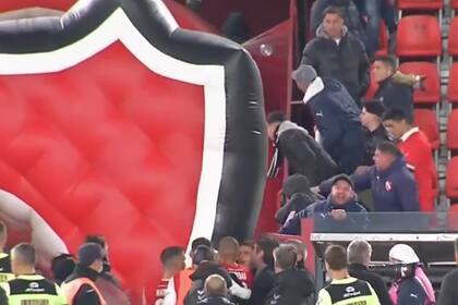 El mal clima institucional y deportivo en Independiente se tradujo en reproches y respuestas, como la del goleador Leandro Benegas con la gente