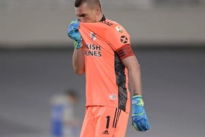 El mal momento de Armani en River, después de su grosero error ante Sporting Cristal en Lima y su poca reacción ante Vélez