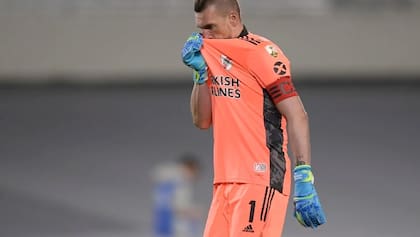 El mal momento de Armani en River, después de su grosero error ante Sporting Cristal en Lima y su poca reacción ante Vélez