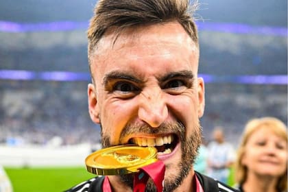 El mal momento de Nicolás Tagliafico: perdió la medalla de campeón del mundo con Argentina. Foto: @fabriziorom