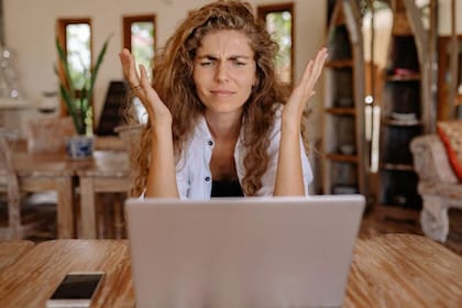 El malestar emocional crónico puede darse cuando no tenemos muy claro lo que realmente queremos, generándonos una sensación de vacío y de no poder encontrar algo que realmente nos llene (Foto Pexels)