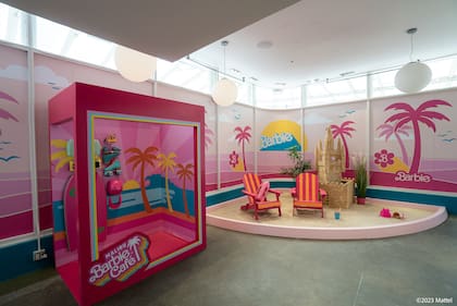 El Malibu Barbie Cafe le hace honor al mundo rosado de su protagonista; el lugar abrió como local pop-up en Manhattan, previo al estreno del film Barbie