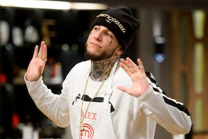 El manager de los hermanos Charlotte y Alex Caniggia asegura que intenta ponerles límites, "pero son grandes”