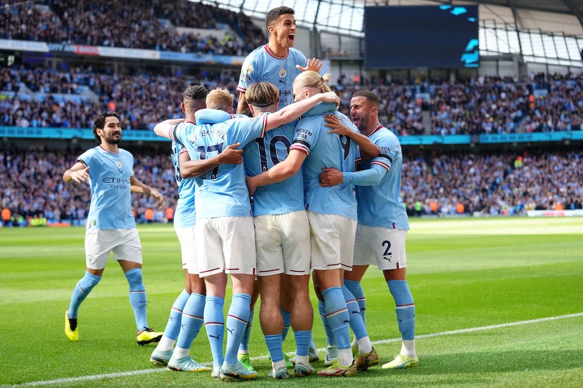 El Manchester City tiene un pie en octavos de final de la Champions League y su objetivo es ganarla