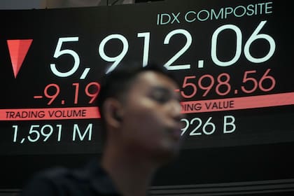 El mandatario comunicó la decisión a través de su red social Truth Social y justificó la sanción a China por “falta de respeto a los mercados”