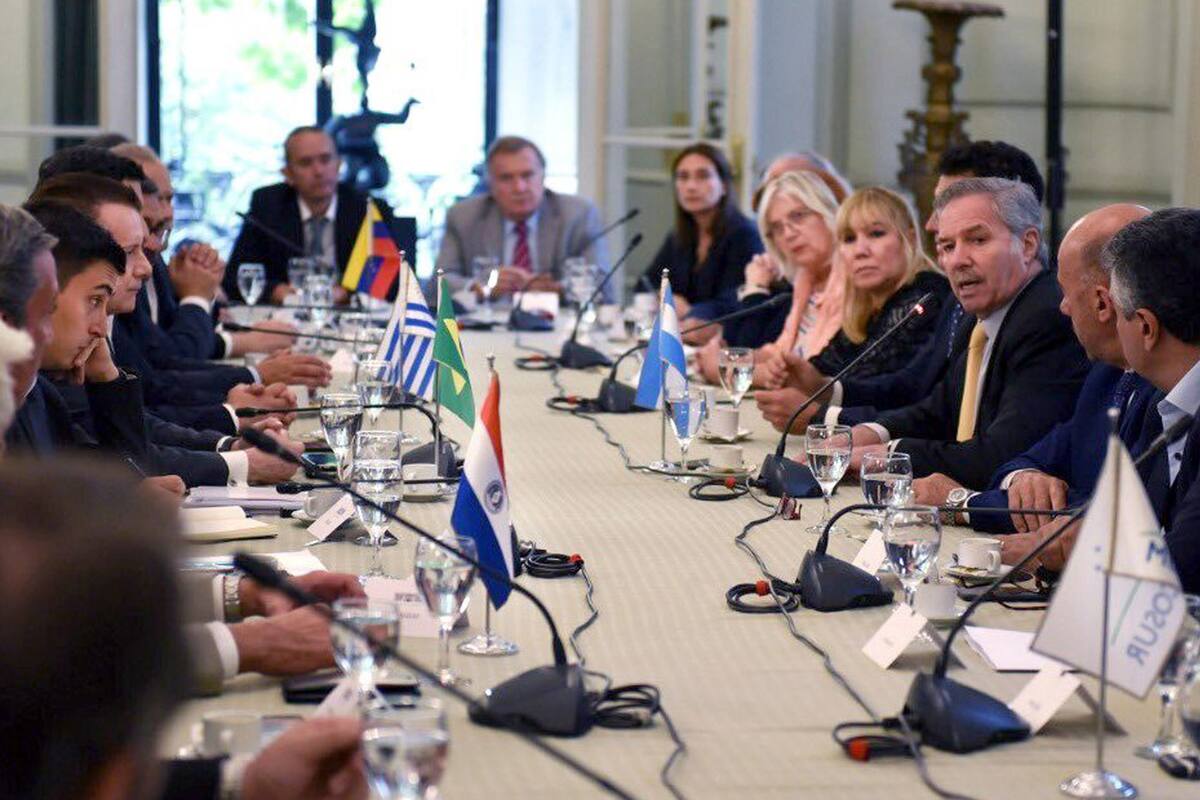 El mandatario confirmó que verá esta tarde al canciller argentino, que viajó para encontrarse con su par Ernesto Araújo