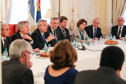 El mandatario conversó con representantes de Air France-KLM, L`Oreal, Groupe Suez, Havas, Almston Transport, el Comité de Fabricantes Franceses de Automóviles, Dasault, Michelin, Rothschild y Total