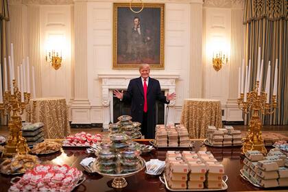 El mandatario estadounidense frente a su banquete