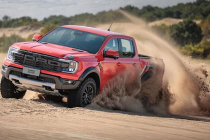 El manejo sobre arena es una de las prácticas más habituales en la Costa entre los fanáticos de los autos