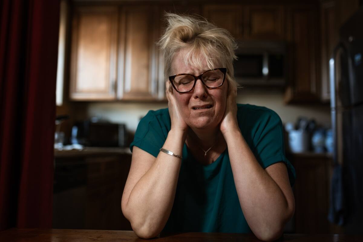 El manipulador procura desestabilizar al otro y que la persona que recibe este mensaje piense cosas tales como: “Yo no valgo”