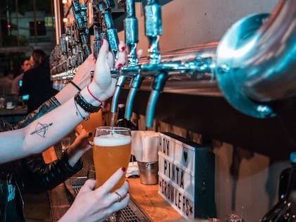 El mapa de la Noche de las Birrerías: cómo comprar cervezas 2x1 en los 80 bares que participan en Buenos Aires