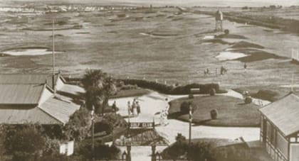 El Mar del Plata Golf Club se fundó el 17 de enero de 1900. A la derecha la Casilla de Palos, a la izquierda el Pabellón, al centro los Jardines y los links.