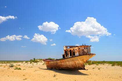El mar se transformó en un cementerio de barcos