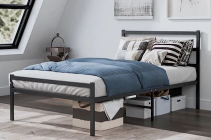 El marco de cama doble de Lusimo está hecho de metal y tiene un estilo elegante