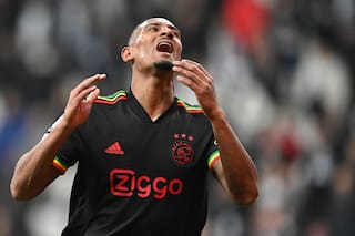 Llegó a Alemania para reemplazar al goleador Haaland y se le detectó un tumor testicular