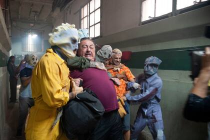 Escenas del rodaje de la tercera temporada de El marginal, con los hermanos Borges, Mario (Claudio Rissi) y Diosito (Nicolás Furtado), en riesgo