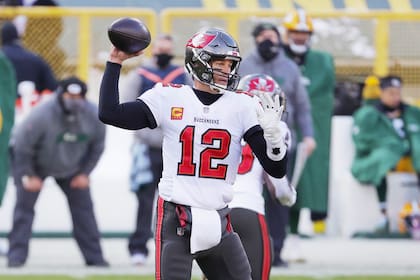 El mariscal de campo de los Tampa Bay Buccaneers, Tom Brady, duranre el partido de fútbol americano de la NFL por el campeonato de la NFC entre los Tampa Bay Buccaneers y los Green Bay Packers en Green Bay, Wisconsin, el domingo 24 de enero de 2021.