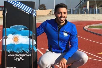 El marplatense, de 24 años, sueña con los Juegos Olímpicos de Invierno; invirtió una pequeña fortuna en un trineo en el que compite a más de 120 kilómetros por hora