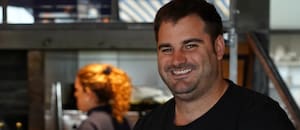 Fran Rosat, experto en paellas: “La gente no puede resistirse a revolver y arruina el arroz”