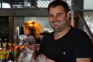 Fran Rosat, experto en paellas: “La gente no puede resistirse a revolver y arruina el arroz”