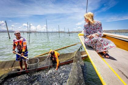 El martes 21, visitó a pescadores emprendedores en la isla Talim para hablar con ellos sobre el impacto positivo de los servicios financieros digitales ya que se encuentran entre los que tienen menor acceso a este tipo de servicios.