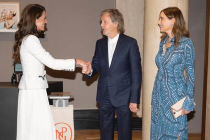 El martes, con Paul McCartney y su mujer Nancy Shevell, en la National Portrait Gallery.