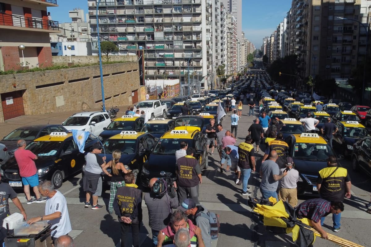 El martes pasado, los taxistas y remiseros cortaron diferentes puntos de la ciudad
