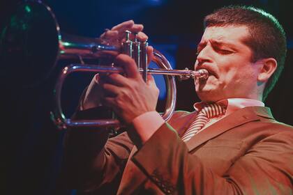El más destacado trompetista argentino de los últimos tiempos es un obsesivo por la perfección y el estudio