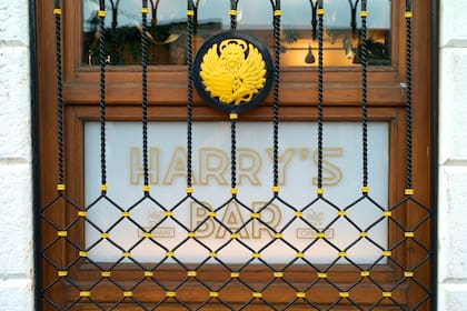 El más tradicional de todos puede que sea Harrys Bar