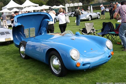 El "matagigantes" en un azul claro (Supercars.net - Richard Owen)