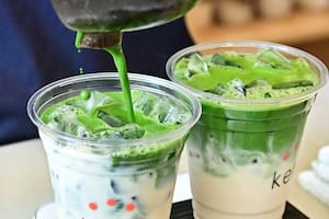 El matcha se añade a las bebidas que se ofrecen en Kettl Tea, en el barrio de Los Feliz, Los Ángeles, California