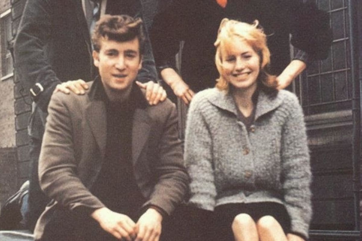 El matrimonio de John y Cynthia duró seis años. Ella se casó embarazada de su hijo Julian y durante un tiempo vivió oculta de los fans de The Beatles