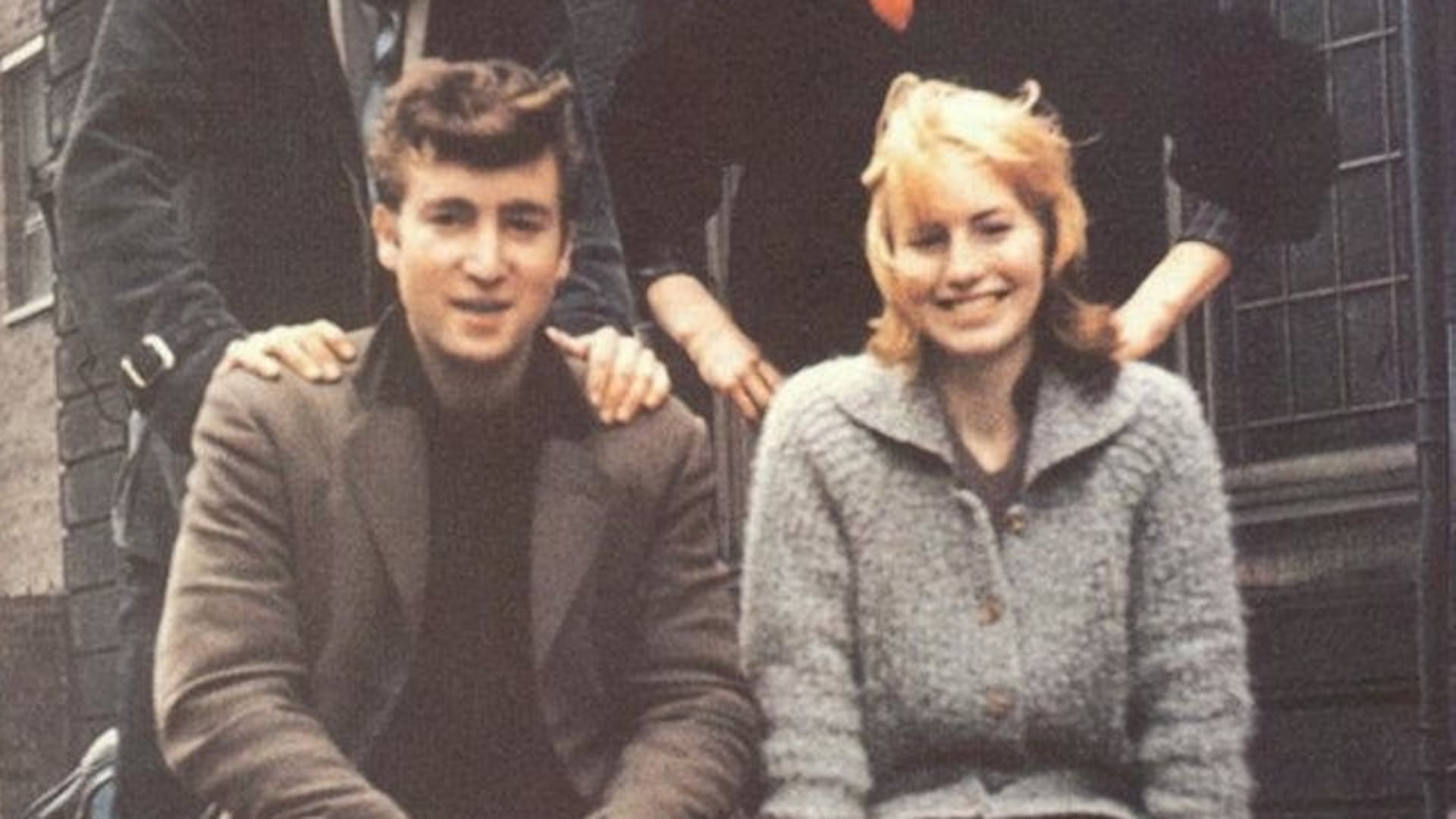 El matrimonio de John y Cynthia duró seis años. Ella se casó embarazada de su hijo Julian y durante un tiempo vivió oculta de los fans de The Beatles