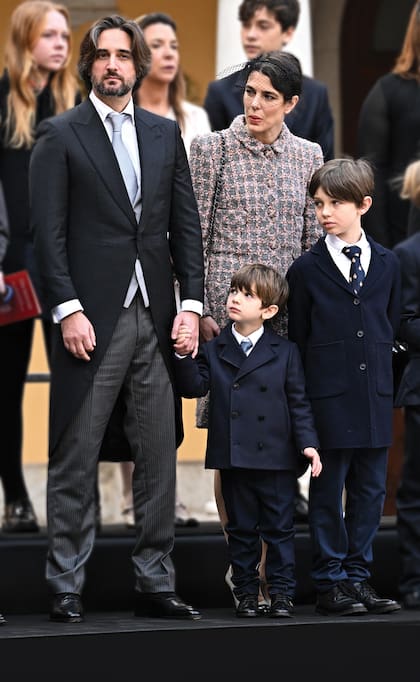El matrimonio en la Fiesta Nacional de Mónaco con sus herederos:
Raphaël (hijo de la pareja de Charlotte con Gad Elmaleh) y Balthazar, el hijo de ambos.