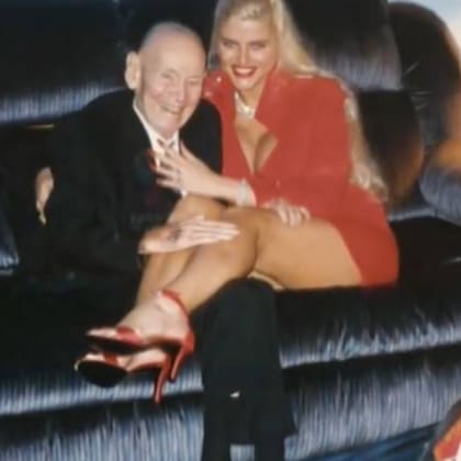 El matrimonio entre Howard Marshall II y Anna Nicole Smith duró apenas unos 14 meses, hasta que la muerte (la de él) los separó