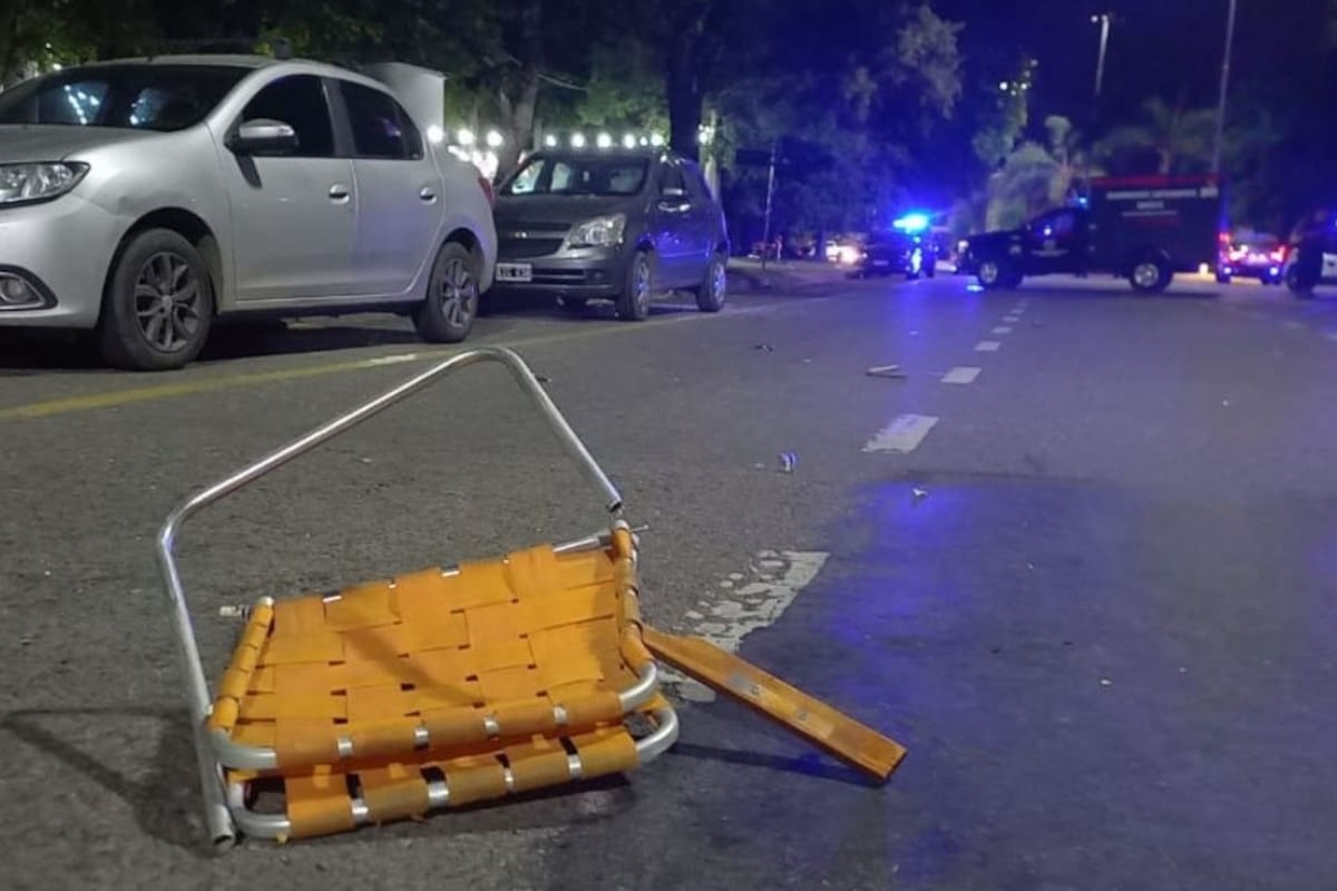 El matrimonio estaba sentado en el pasto, según las primeras versiones