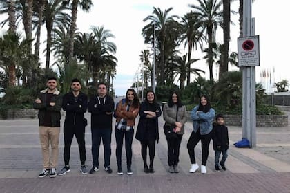 El matrimonio López y parte de su gran familia.
