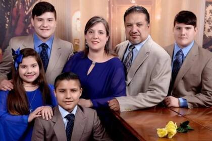 El matrimonio que murió por coronavirus dejó cuatro hijos, mellizos de 18 años, un chico de 16 y la pequeña de 11 años