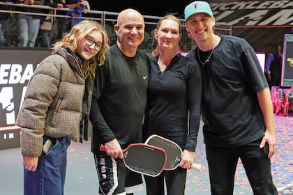 El matrionio con sus hijos, Jaz y Jaden, en febrero de 2025 en Las Vegas