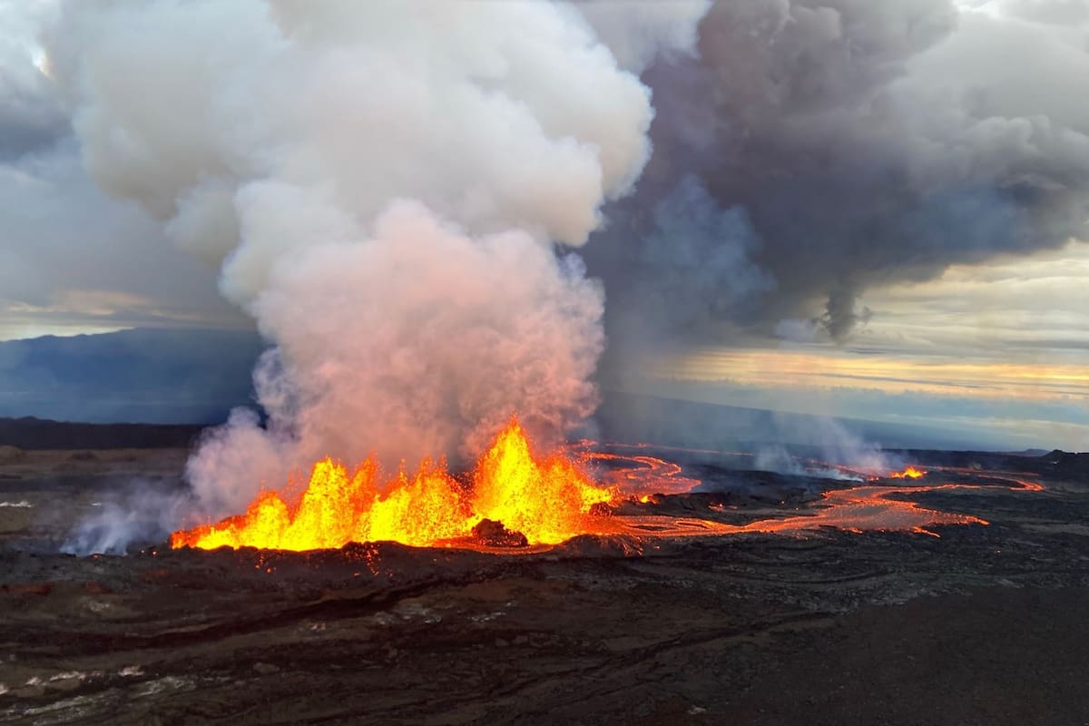 El Mauna Loa entró en erupción junto a otro de los cinco volcanes principales de Hawái
