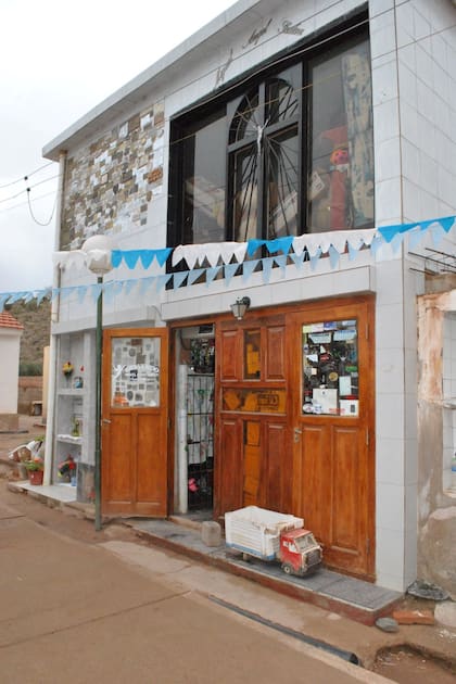 El mausoleo donde se puede ver al Angelito Milagroso, en el cementerio de Villa Unión, en La Rioja