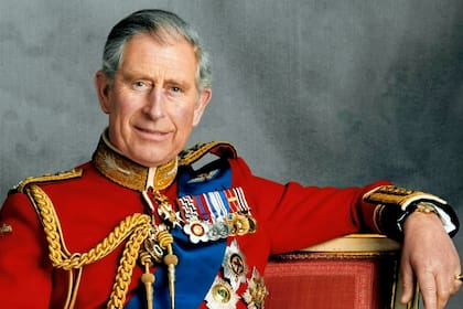 El príncipe Carlos nació el 14 de noviembre de 1948. Es el mayor de los hijos de la reina Isabel II y el heredero al trono del Reino Unido