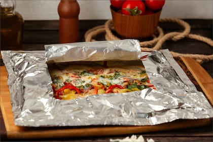 El mayor riesgo, según el análisis de Coffman, proviene de guardar comidas calientes en aluminio