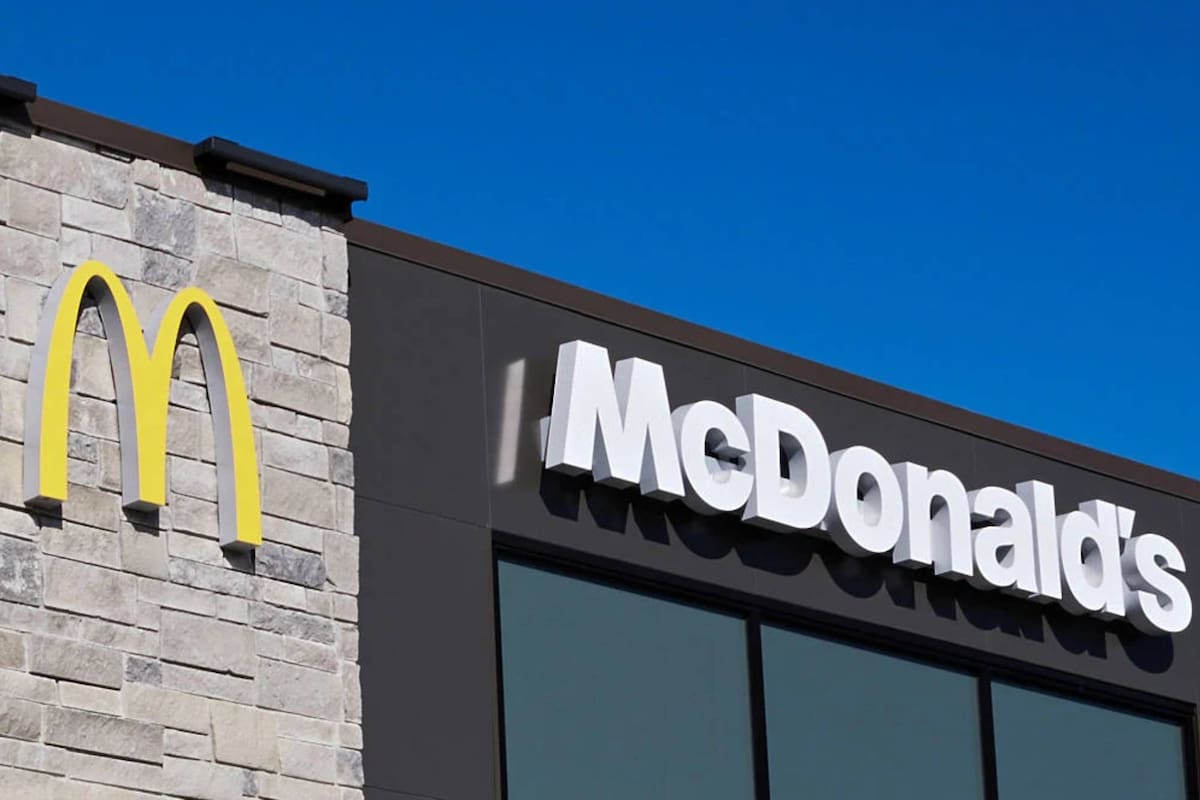 El McDonalds de Virginia prohíbe la entrada de menores de 21 años y pide identificación